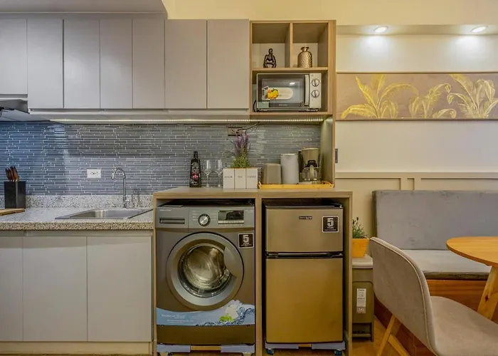 Stylish Luxe 1 Bedroom Near Naia - Free High Speed Wifi